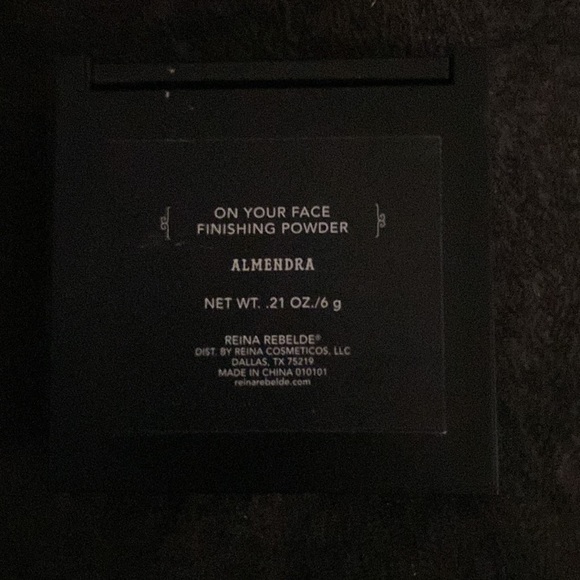 Reina Rebelde “On Your Face Finishing Powder” - Picture 2 of 3